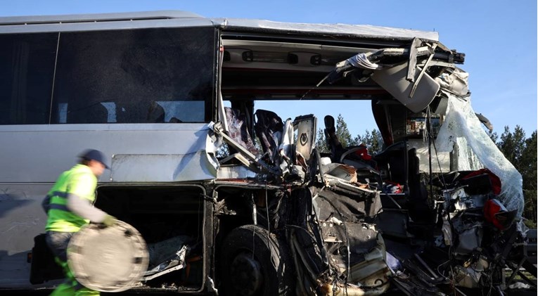 Teška nesreća u Njemačkoj: Autobus s učenicima sletio s ceste. Poginuo dječak (10)