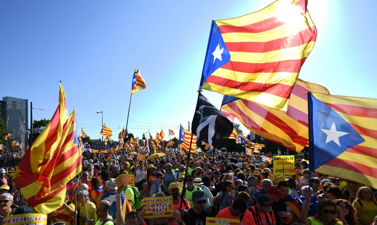 Par tisuća Katalonaca prosvjeduje u Europskom parlamentu