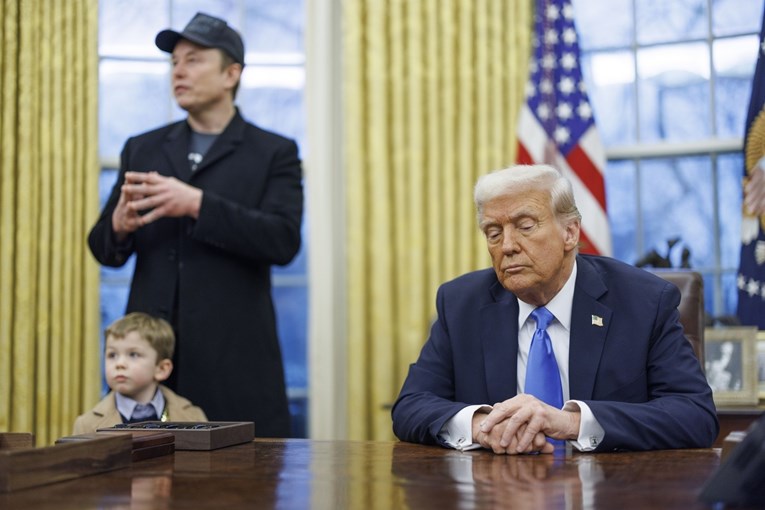 Širi se Trumpova nelagodna reakcija na Muskovo priznanje o prezervativima