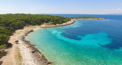 Na ovom dalmatinskom otoku nema ni hotela ni apartmana, a zovu ga tirkiznim rajem