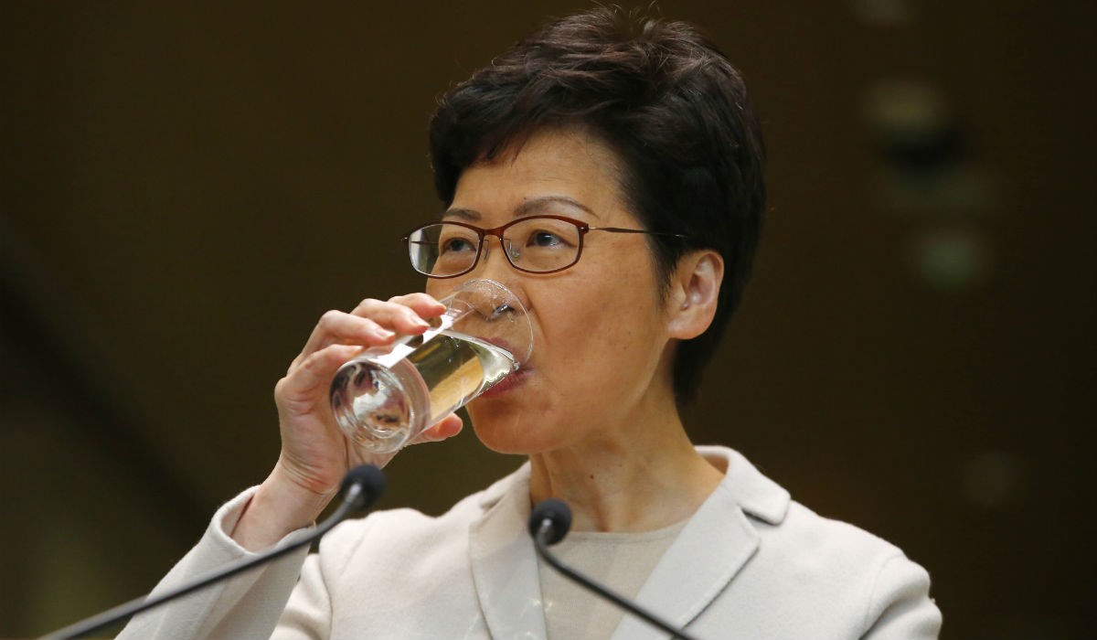 Pobijedili prodemokratski kandidati u Hong Kongu, ali Carrie Lam ne posustaje