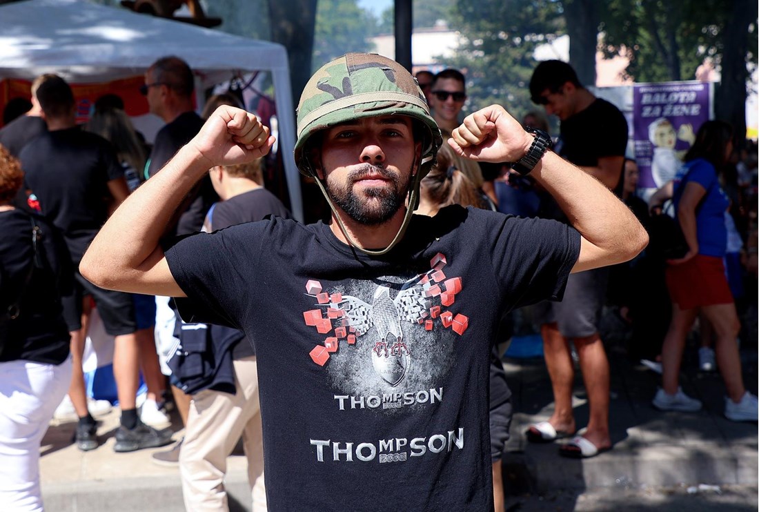 Mario na Thompsonov koncert stigao s djedovim šljemom iz Domovinskog rata