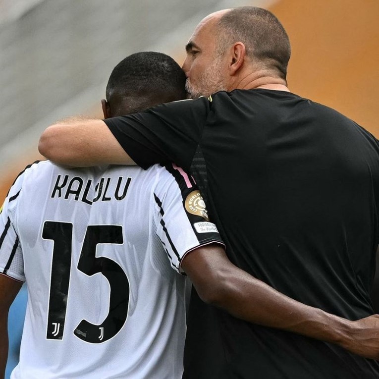 Tudor grlio i ljubio svog igrača nakon velikog kiksa u porazu protiv Cityja