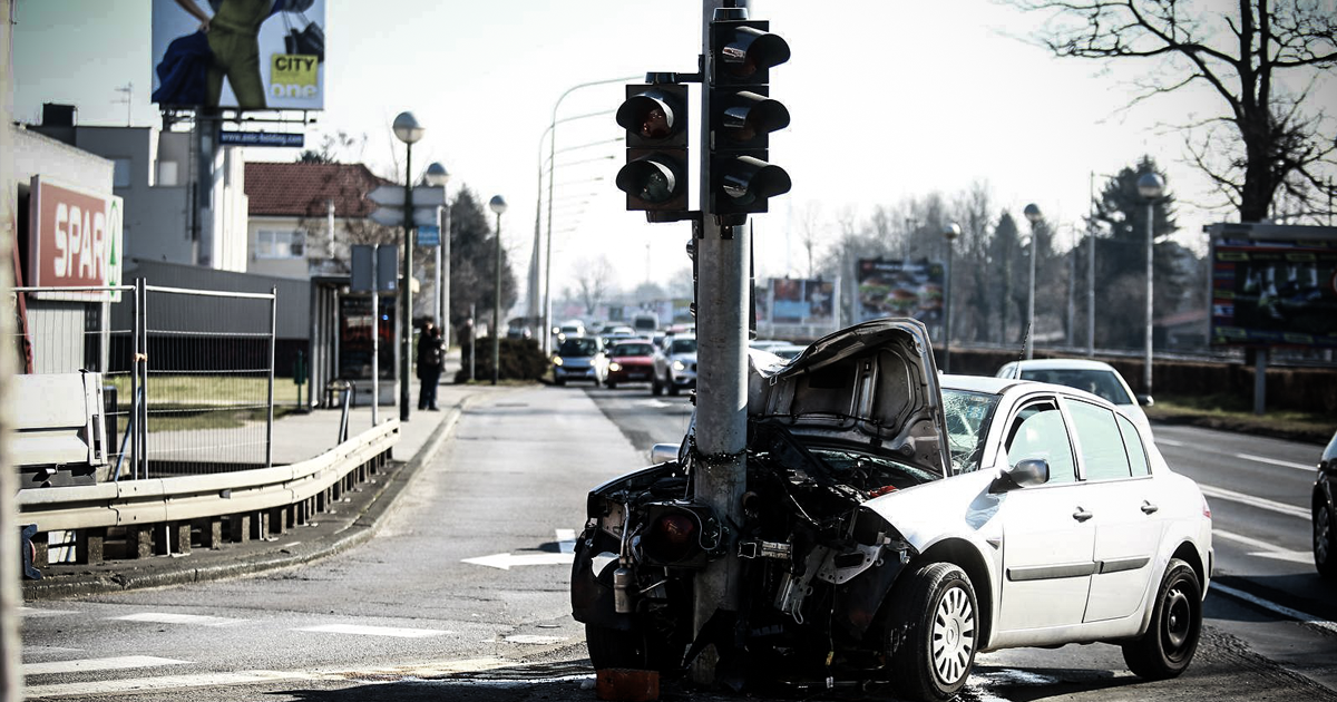 Mladić (24) u Varaždinu poginuo nakon što se autom zabio u semafor