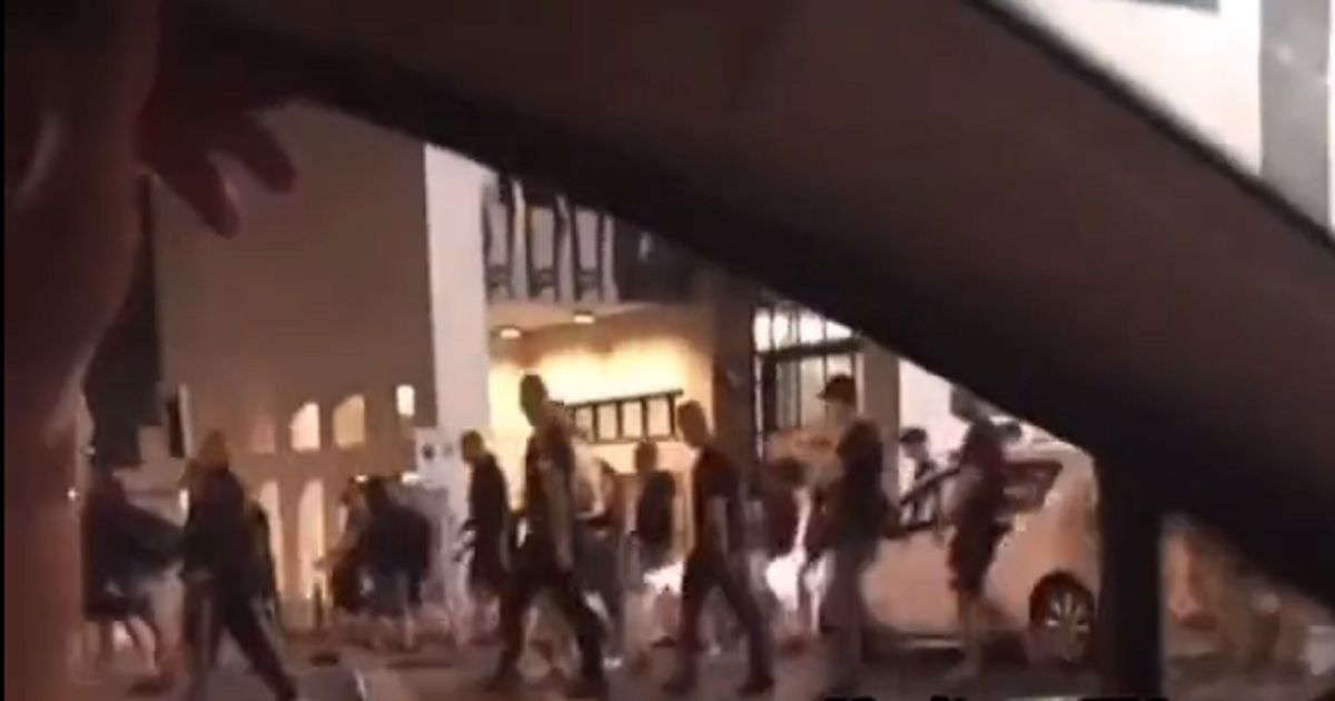 VIDEO Šest tisuća Nijemaca stiglo bez ulaznica u Marseille. Krenuo je kaos po gradu