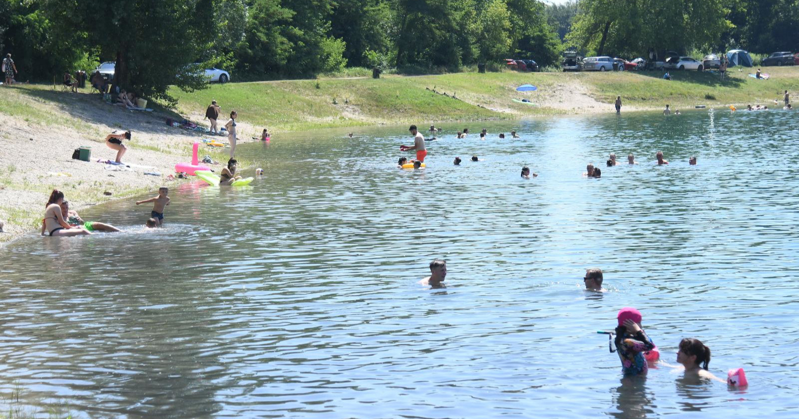 FOTO I VIDEO Šoderica i Čingi Lingi puni kupača, Podravci spas traže u jezerima