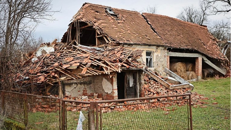 Jučerašnji potres napravio novu štetu na nekim kućama u Glinskoj poljani