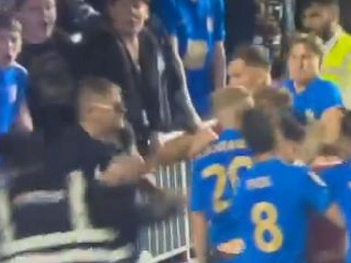 VIDEO Navijač šakom na igrača u prvoj utakmici sezone u Championshipu