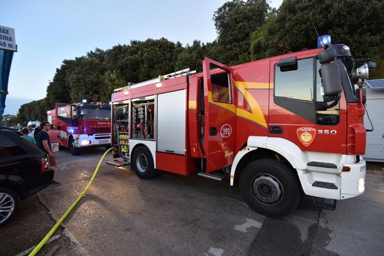 Ispaljivao vatromet na Rabu pa raketom zapalio gliser Nijemca