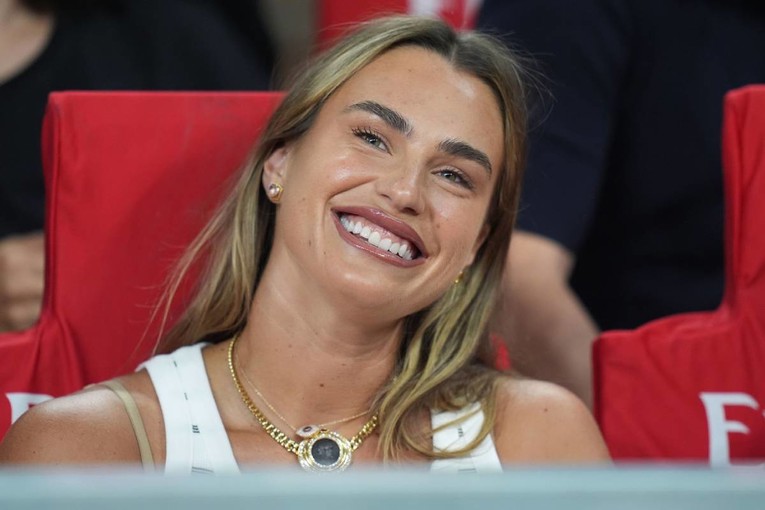 VIDEO Sabalenka gledala Milan na San Siru. Pokazala nakit od 100 tisuća eura