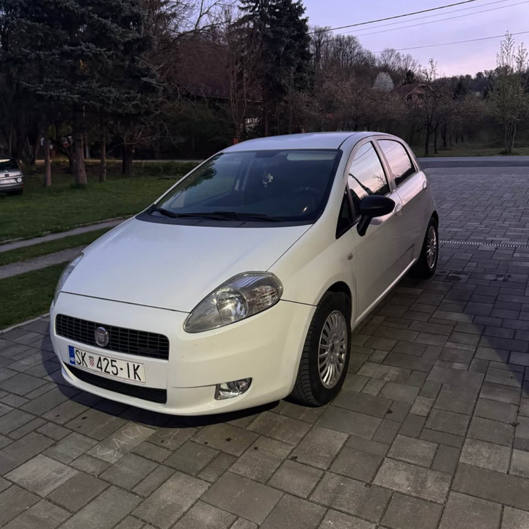 Najbolji auto oglasi: U ponudi Tesla, BMW, ali i Fiat Punto za 2000 €
