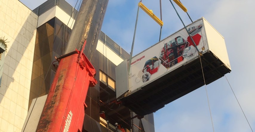 FOTO/VIDEO Magnetska rezonanca teška 7.5 tona dopremljena na 6. kat zgrade u Splitu