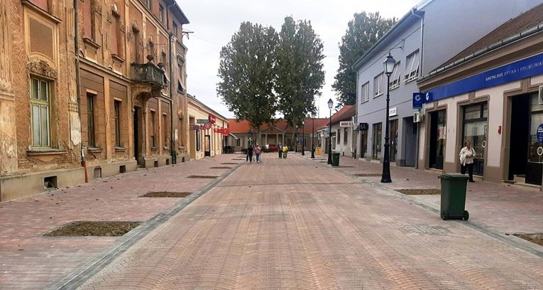 FOTO Obnovljena glavna šetnica u Bjelovaru, Hrebak se hvalio uštedama