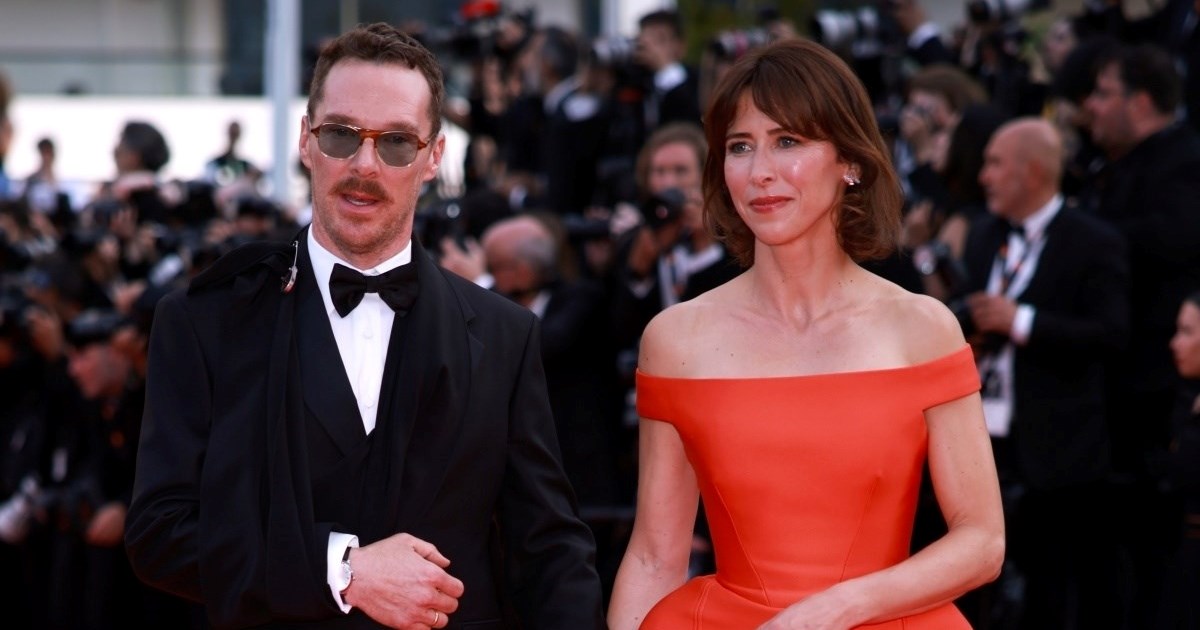 Benedict Cumberbatch sa suprugom snimljen u Cannesu, ruku držao u povezu