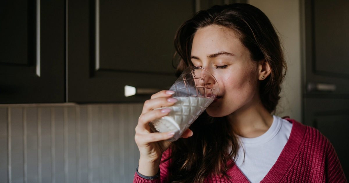 Pijete kavu sa zobenim mlijekom? Evo zašto biste ga trebali izbjegavati ujutro