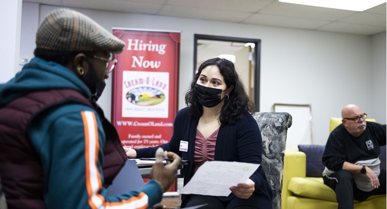 Snažno pao broj nezaposlenih u SAD-u, tvrtke traže 11 milijuna novih radnika