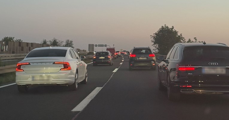 FOTO Ogromna gužva na autocesti A1 kod Zagreba, ljudi krenuli na more