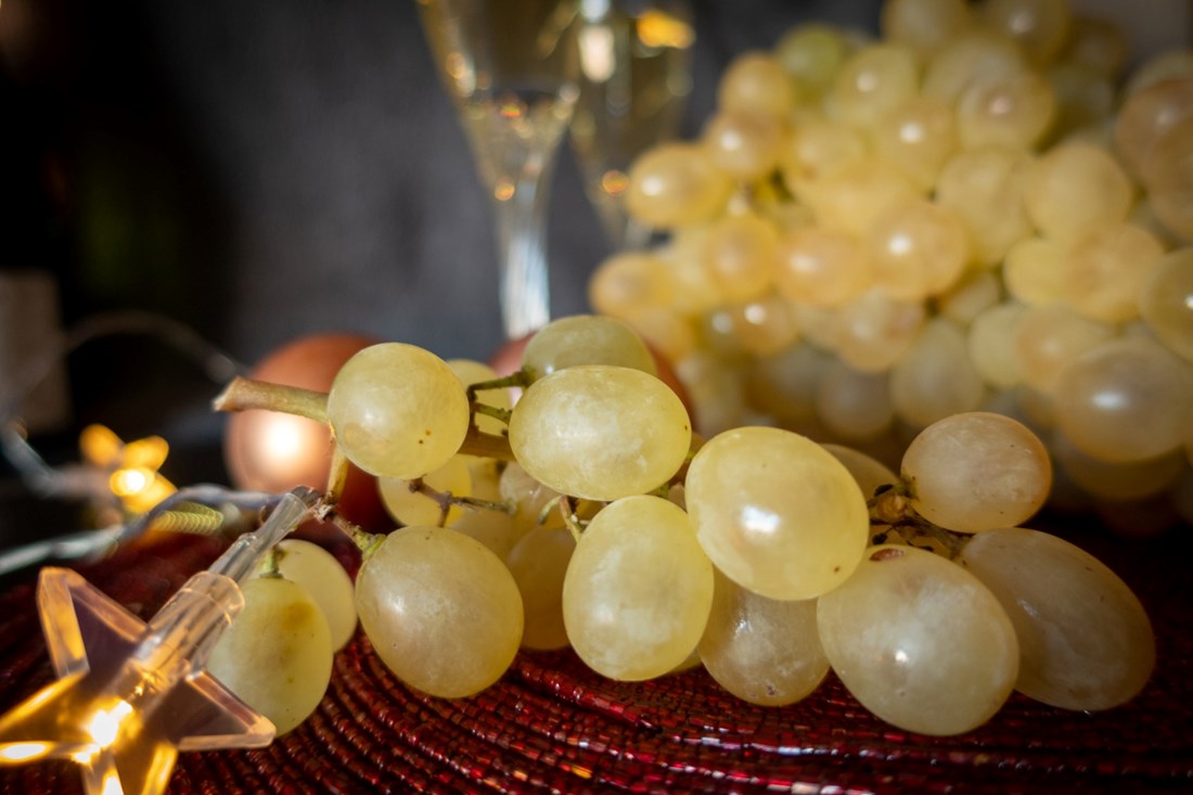 Ako vam netko večeras u ponoć ponudi 12 bobica grožđa - za to postoji dobar razlog