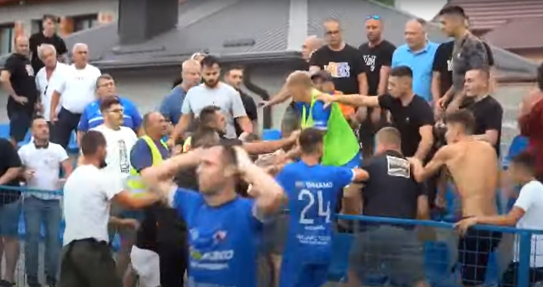 Opća tučnjava na utakmici kod Bjelovara. I igrač se tukao s navijačima, bilo je krvi