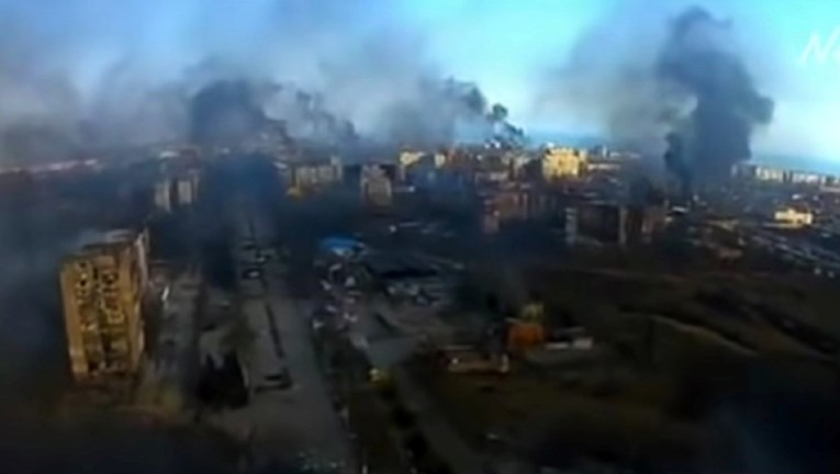 VIDEO Azov objavio snimke dronom. Mariupolj je potpuno razoren