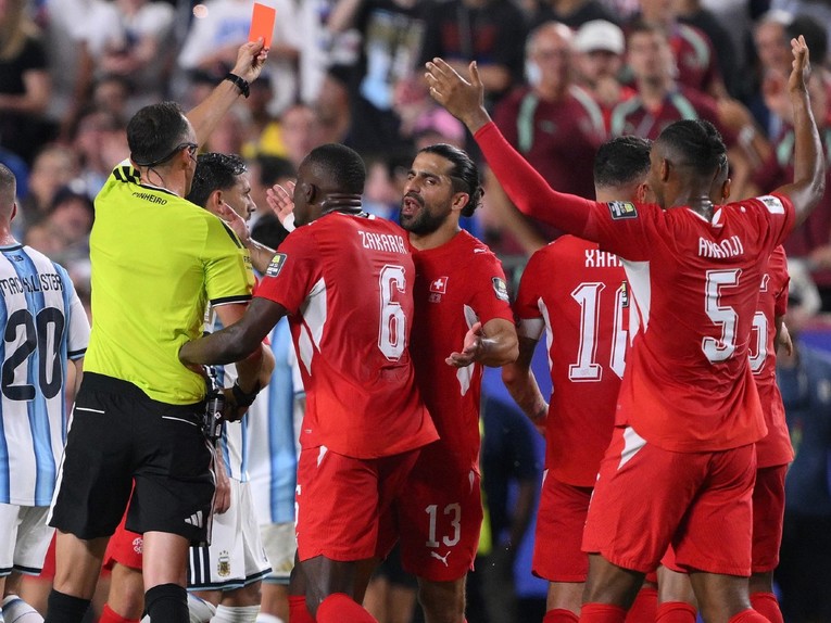 Kontroverzni crveni karton pogurao je Argentinu na SP-u. Otkrivena je pogreška