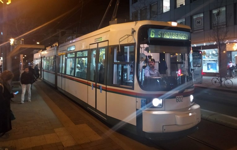 FOTO I VIDEO Ovo su polovni tramvaji koje kupuje ZET