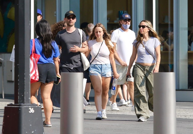 Leonardo DiCaprio novim imidžem privukao pažnju tijekom šetnje ulicama New Yorka