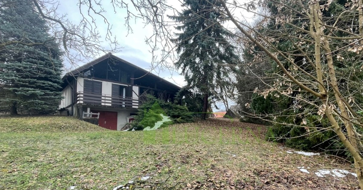 Top oglasi za nekretnine: Vikend kuća s vlastitom šumom u Martinkovcu