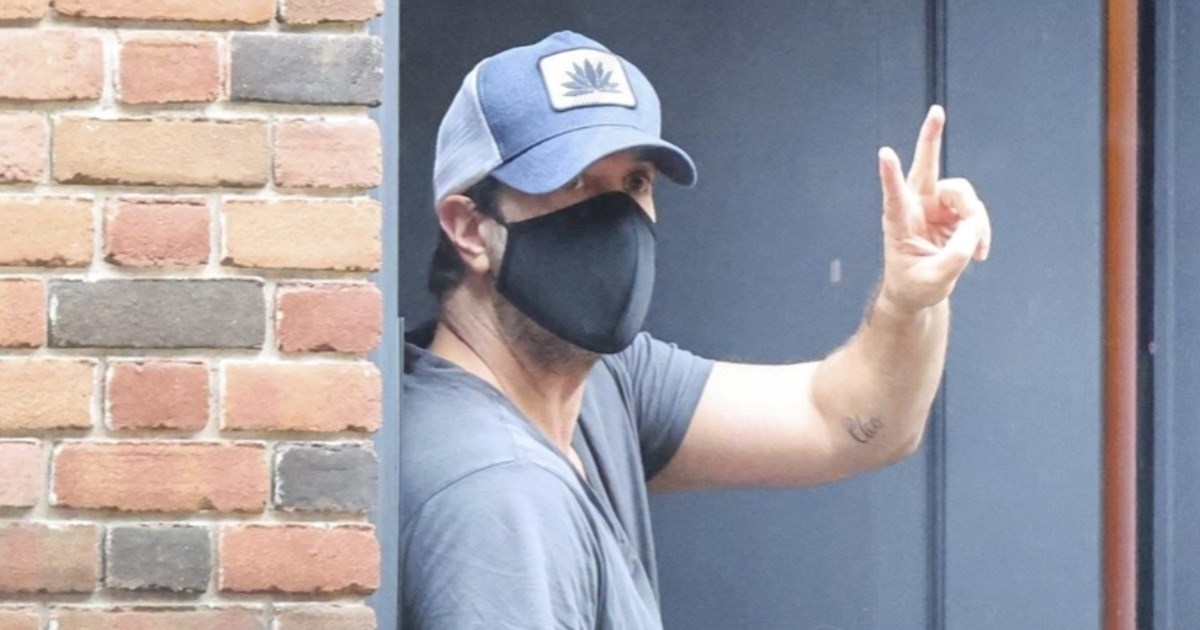 David Schwimmer viđen prvi put nakon Perryjeve smrti, djelovao je potišteno