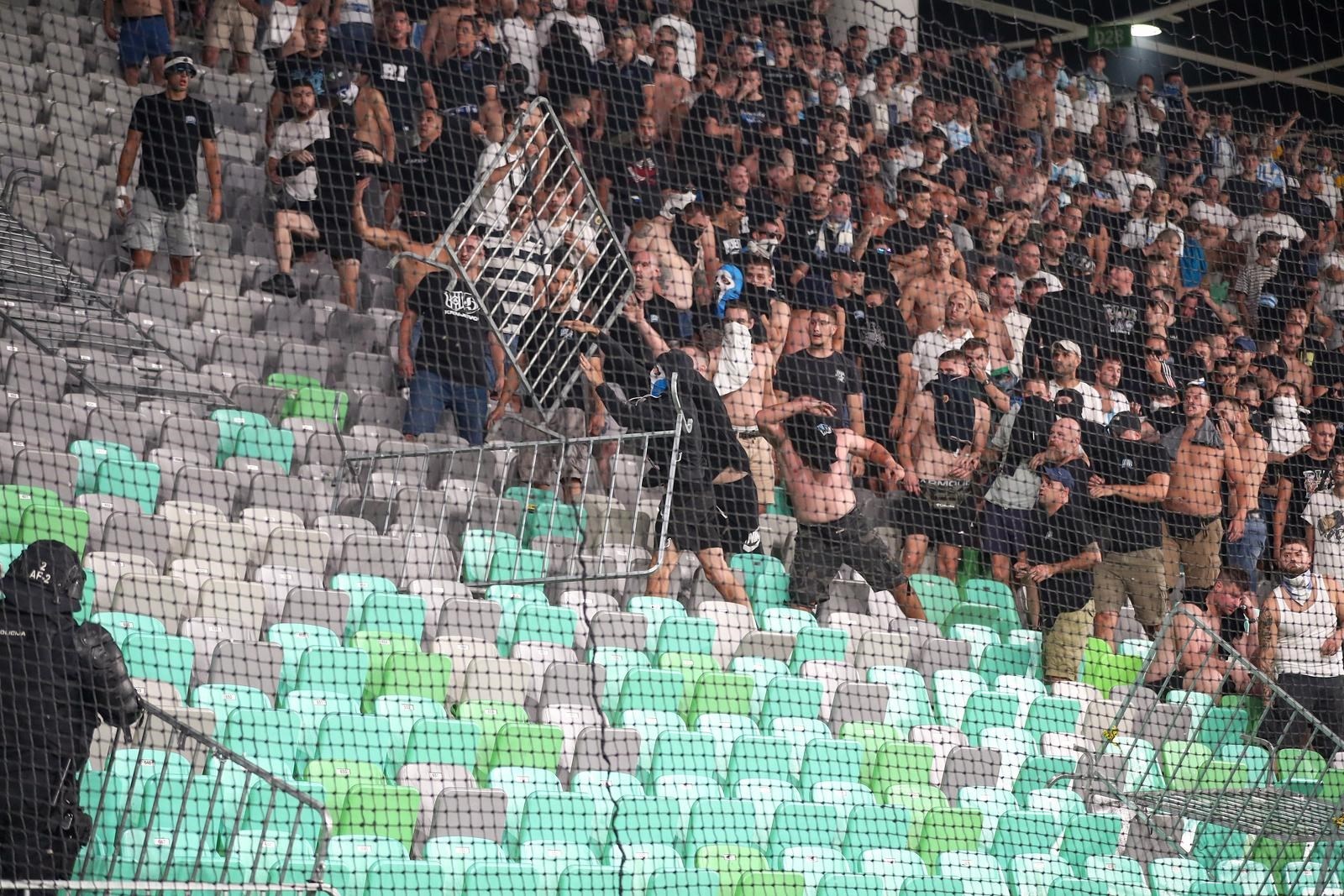 Slovenska policija objavila detalje divljanja Armade. Ozlijeđeno je sedam policajaca