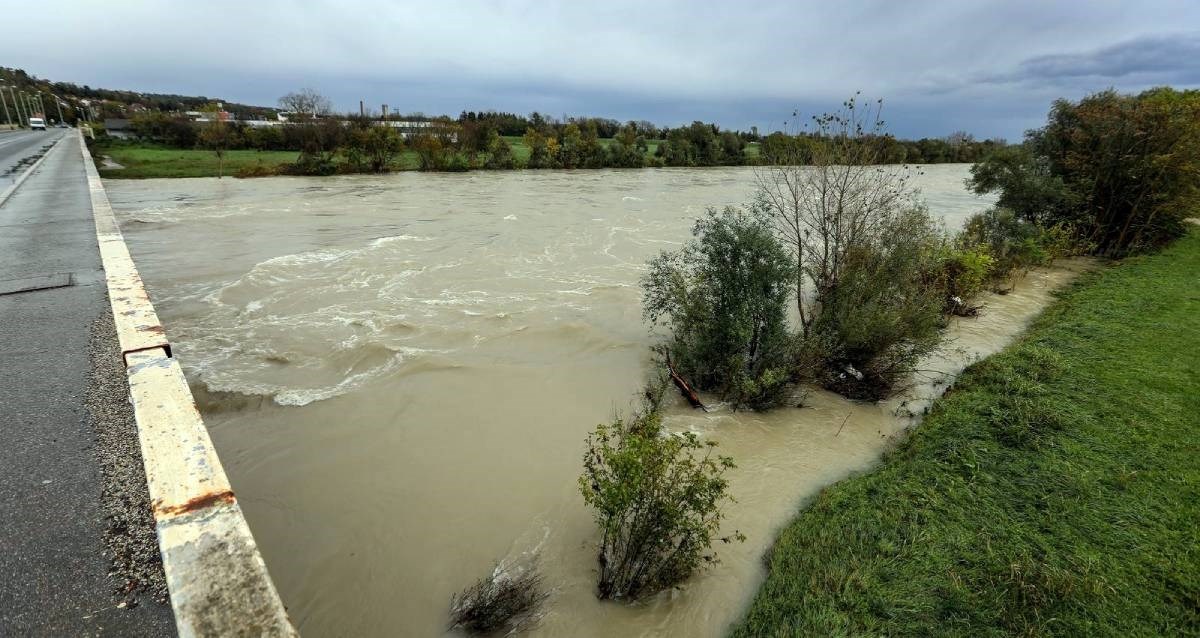 Jako rastu vodostaji Save, Drave i Mure, danas se formira veliki vodeni val