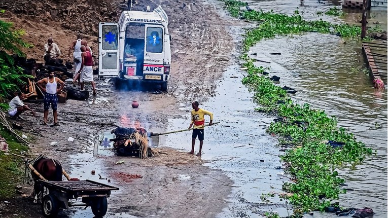 Ogromne poplave u Indiji, najmanje je 50 mrtvih. Evakuirano 120.000 ljudi