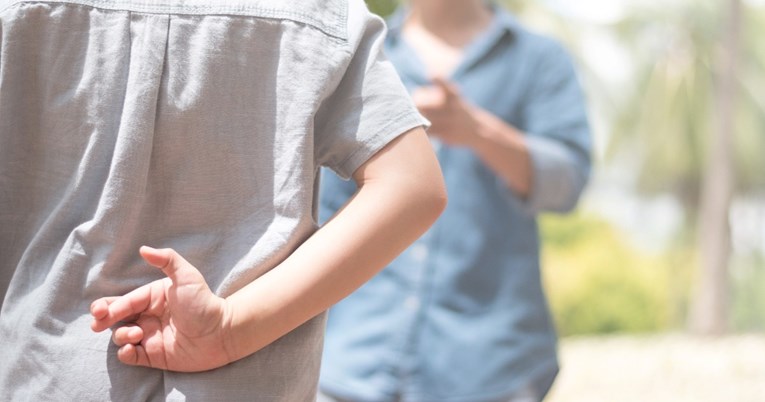 Sedam roditeljskih pogrešaka u odgoju koje djecu pretvaraju u lažljivce