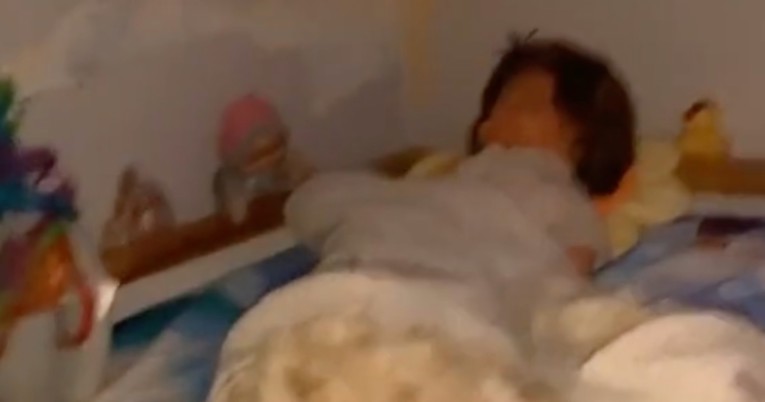 13 milijuna pregleda: Kći šokirala mamu nakon što je zaspala na neočekivanom mjestu
