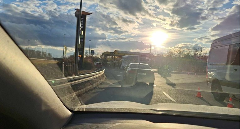 Velika gužva na autocesti kod Karlovca, policija preusmjerava promet preko odmorišta
