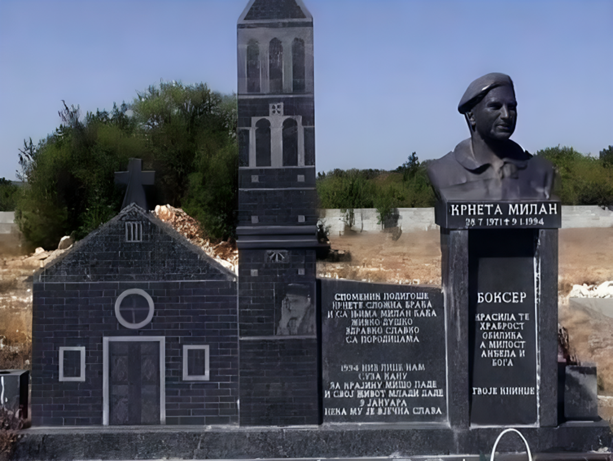 Obitelji kod Knina miču sporne simbole sa spomenika. Maknuta i bista u odori Knindži