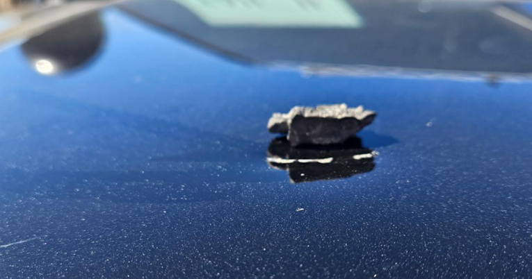 Granate ispaljivane preko autoceste. Šrapneli pogodili vozila iz Vanceove pratnje