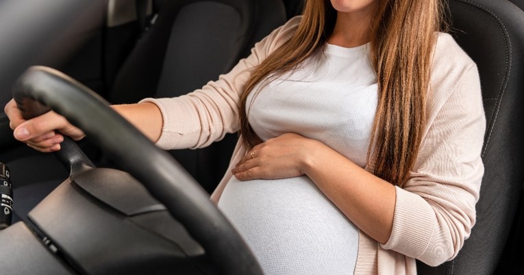 Mnoge trudnice ne vežu pojas, proizvođači auta kažu da je mit da nisu sigurni za njih