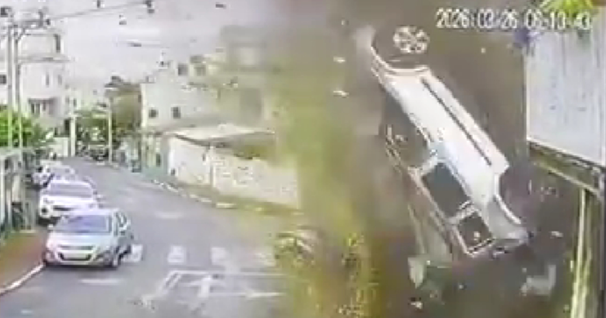 VIDEO Nadzorna kamera snimila udar na izraelski grad, auto letio u zrak