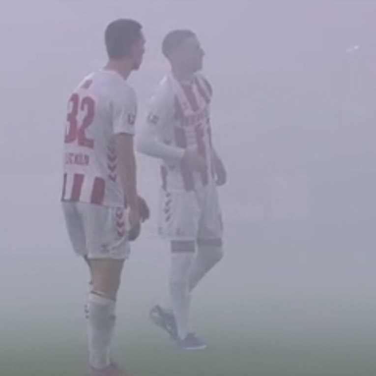 VIDEO Utakmica Bayerna prekinuta na deset minuta zbog velike bakljade navijača