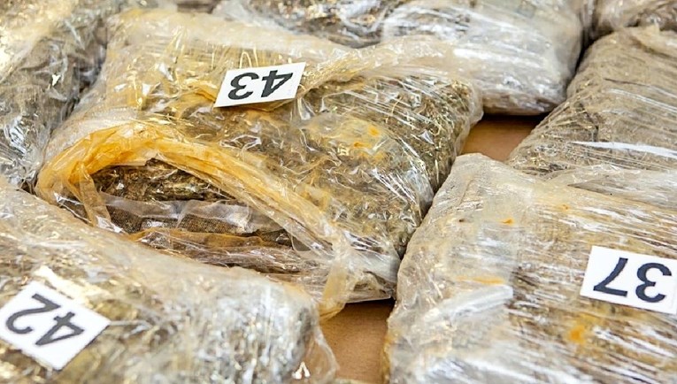 Diler u Zagrebu skrivao preko 40 kila trave, sintetičku drogu i oružje