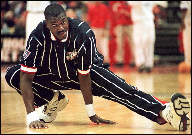 Košarku je počeo igrati tek sa 17 i postao je jedan od najvećih ikada