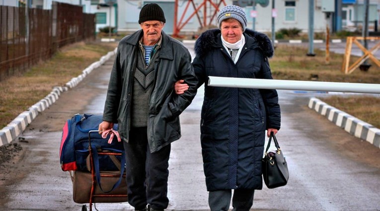 Izbjeglice iz Mariupolja: Nije bilo struje, vode. Ljudi su počeli pljačkati