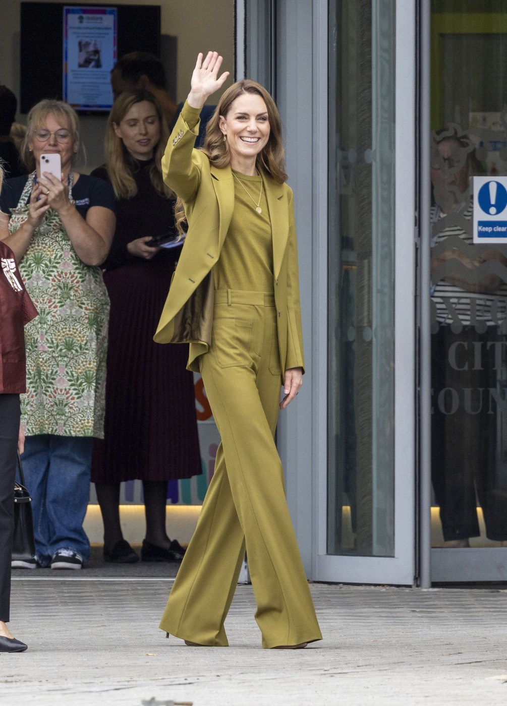 Kate Middleton u maslinasto zelenoj od glave do pete