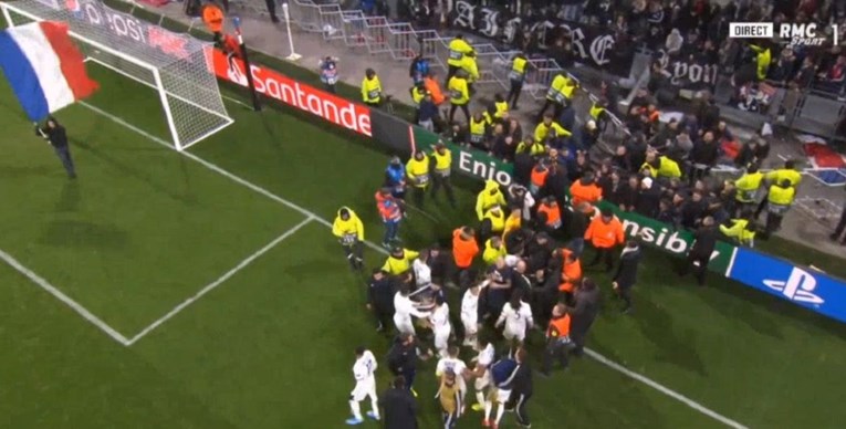 Potukli se sa svojim navijačima nakon što su prošli skupinu Lige prvaka