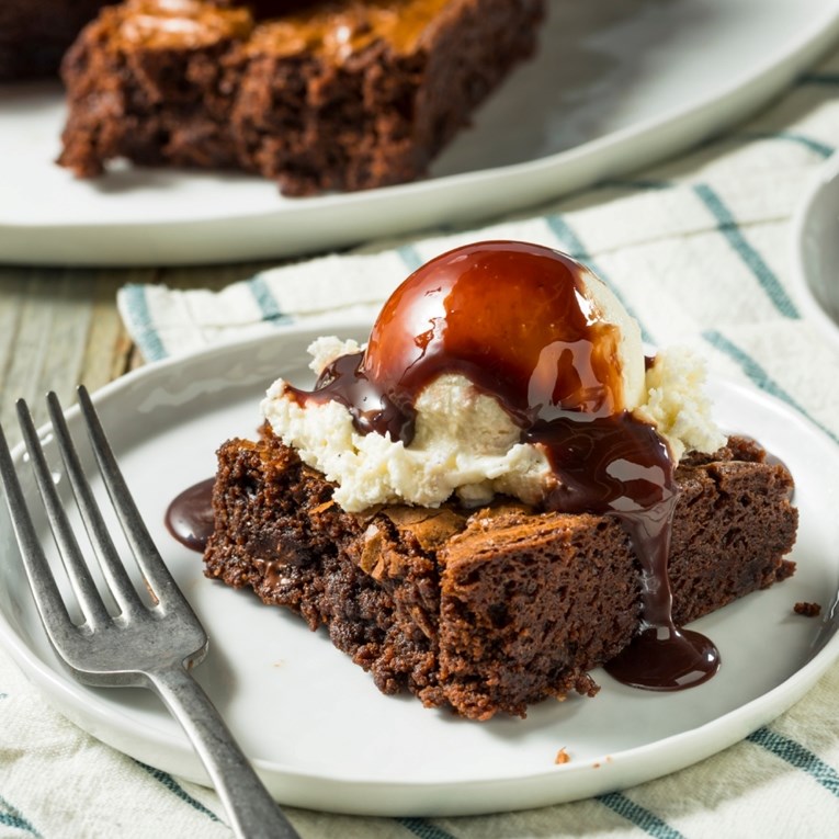 Topao kolač i hladan sladoled najbolja su kombinacija, ovo su nam omiljeni recepti