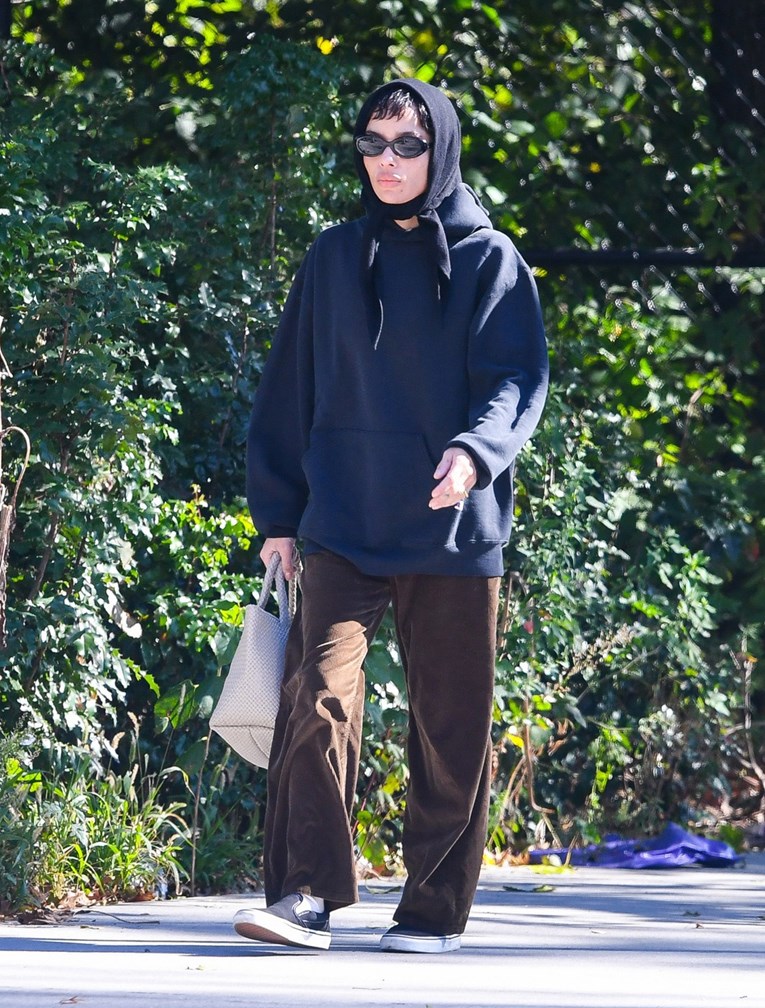 Zoë Kravitz ne odvaja se od ovih pristupačnih tenisica