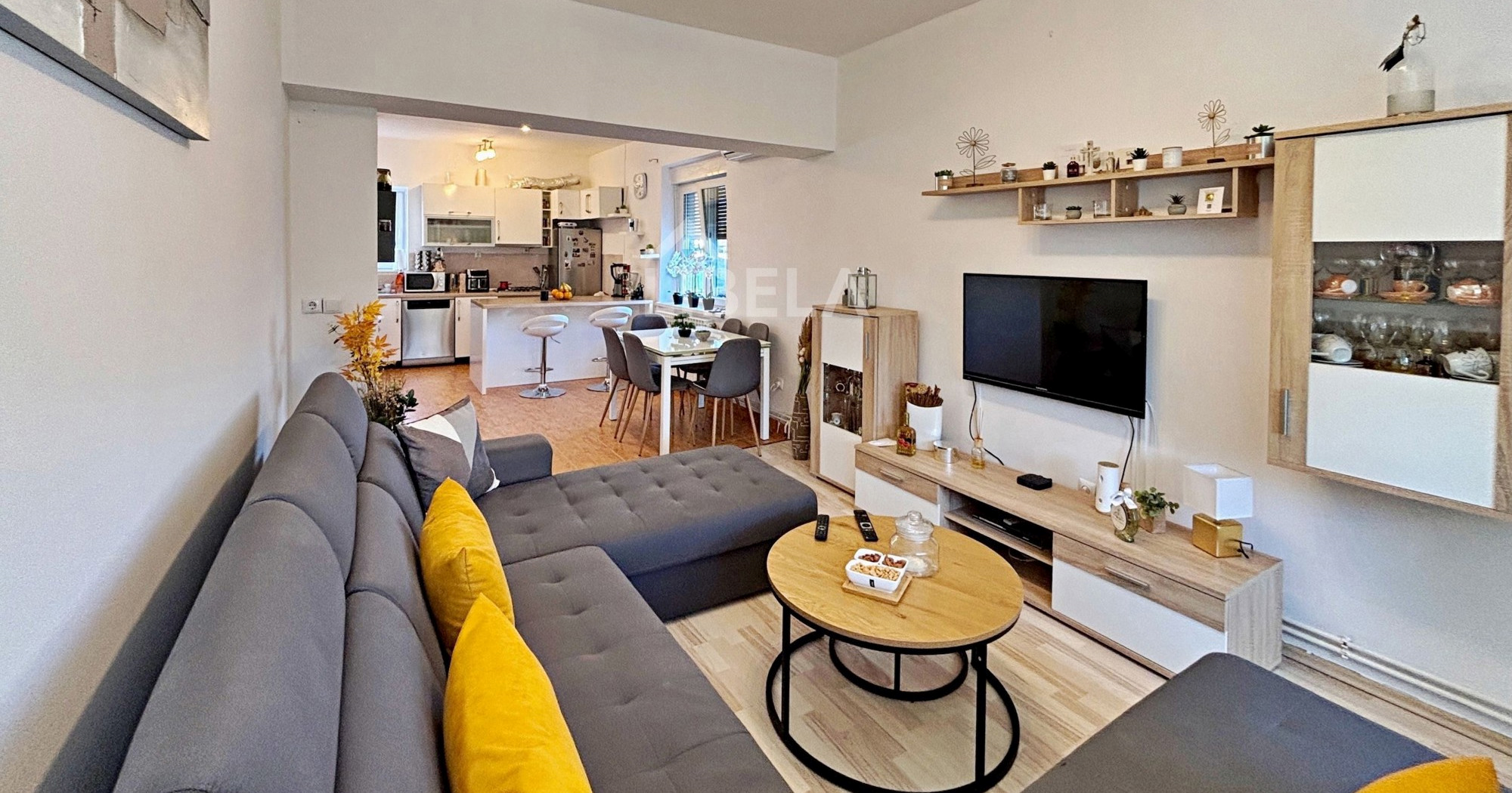 U Novom Vinodolskom prodaje se kuća s bazenom 200 m od plaže za pola milijuna eura