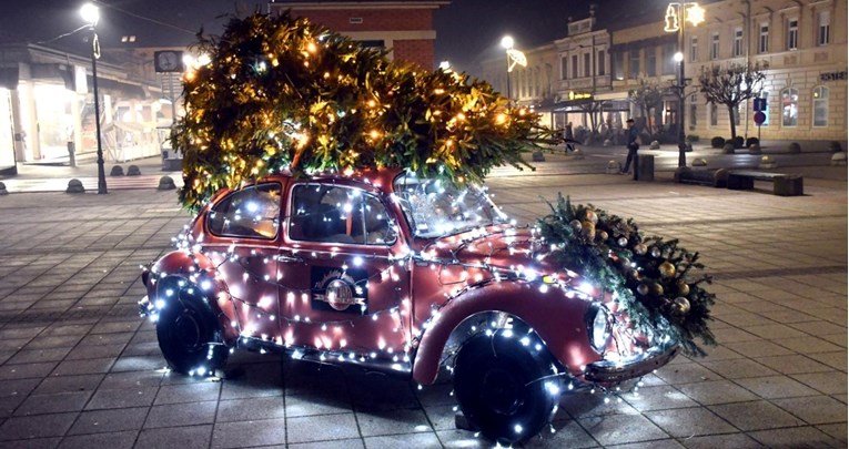 Ova Buba je definitivno jedan od najboljih božićnih ukrasa u zemlji