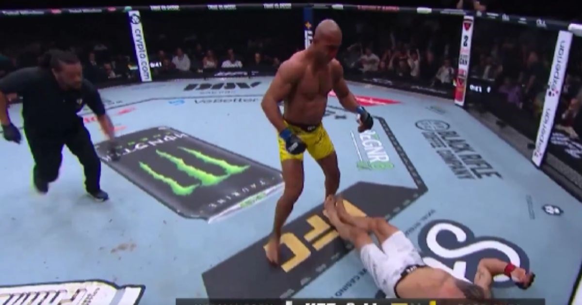 VIDEO Dean je opet meta kritika. Dozvolio je brutalno udaranje onesviještenog borca